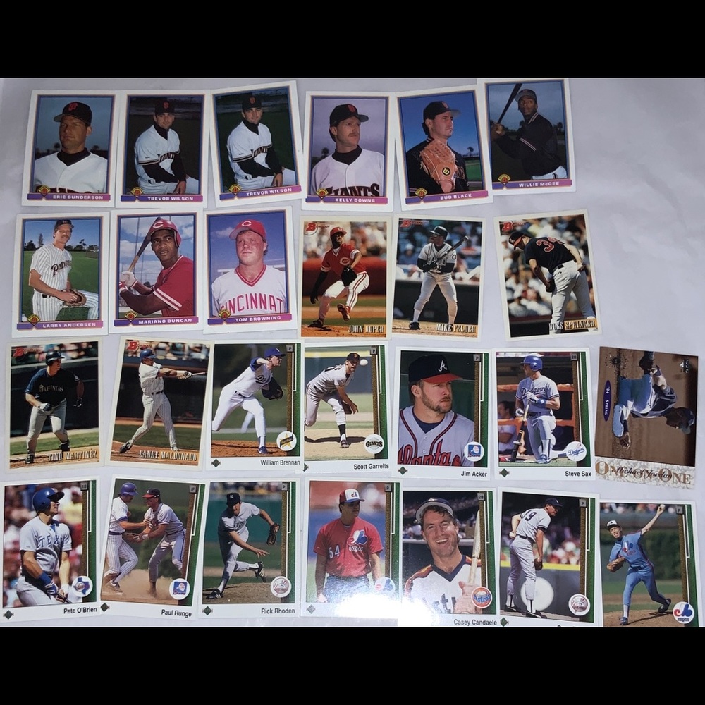 Bundle of Baseball Cards Lot 381